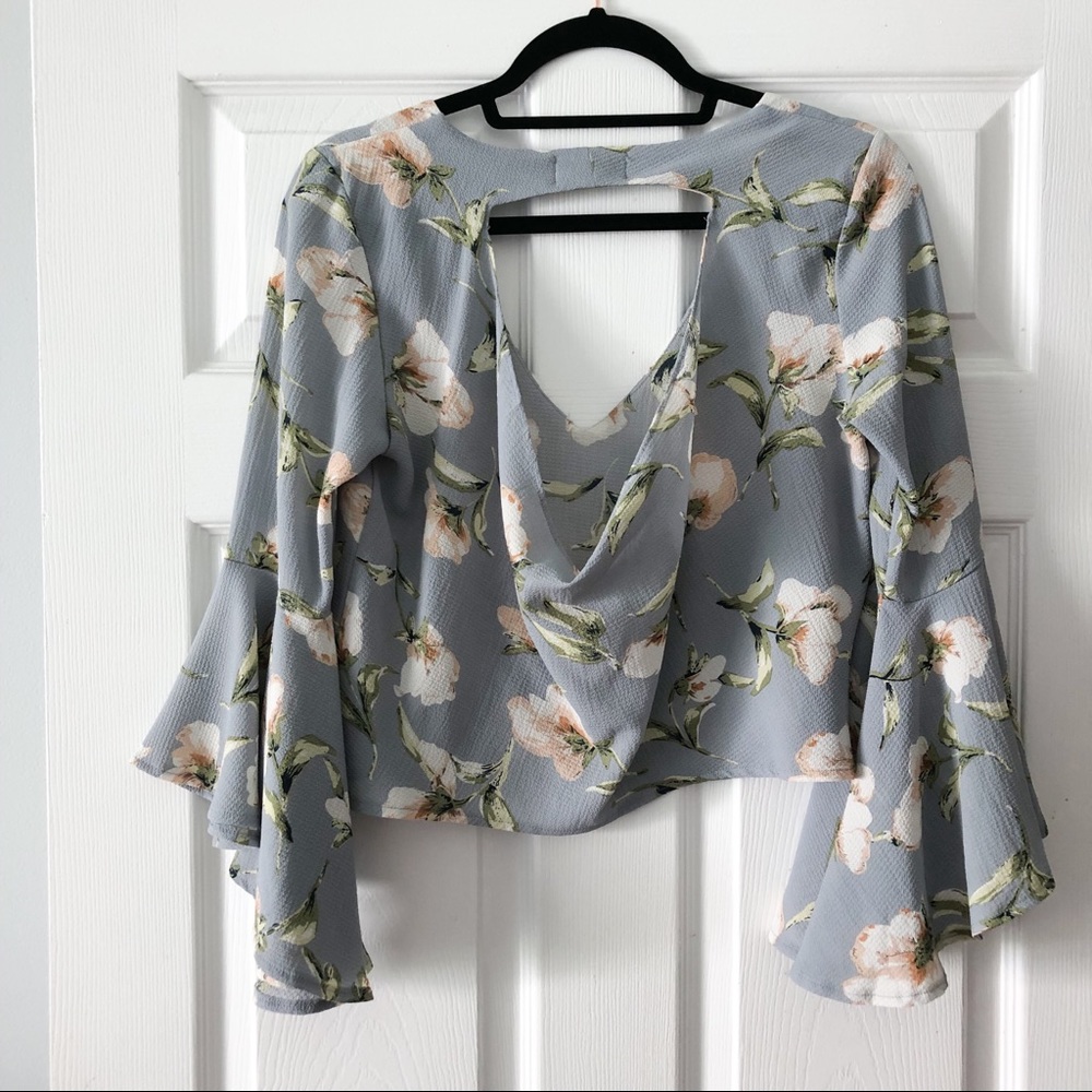 Etiquette Cropped Floral Blouse with Bell Sleeves - Picture 4 of 5